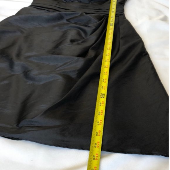 Elegant Black Strapless Mini Dress - Picture 5 of 6